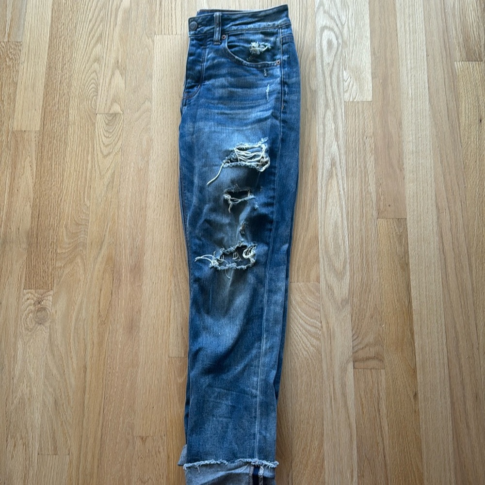 American Eagle distressed baggy jeans